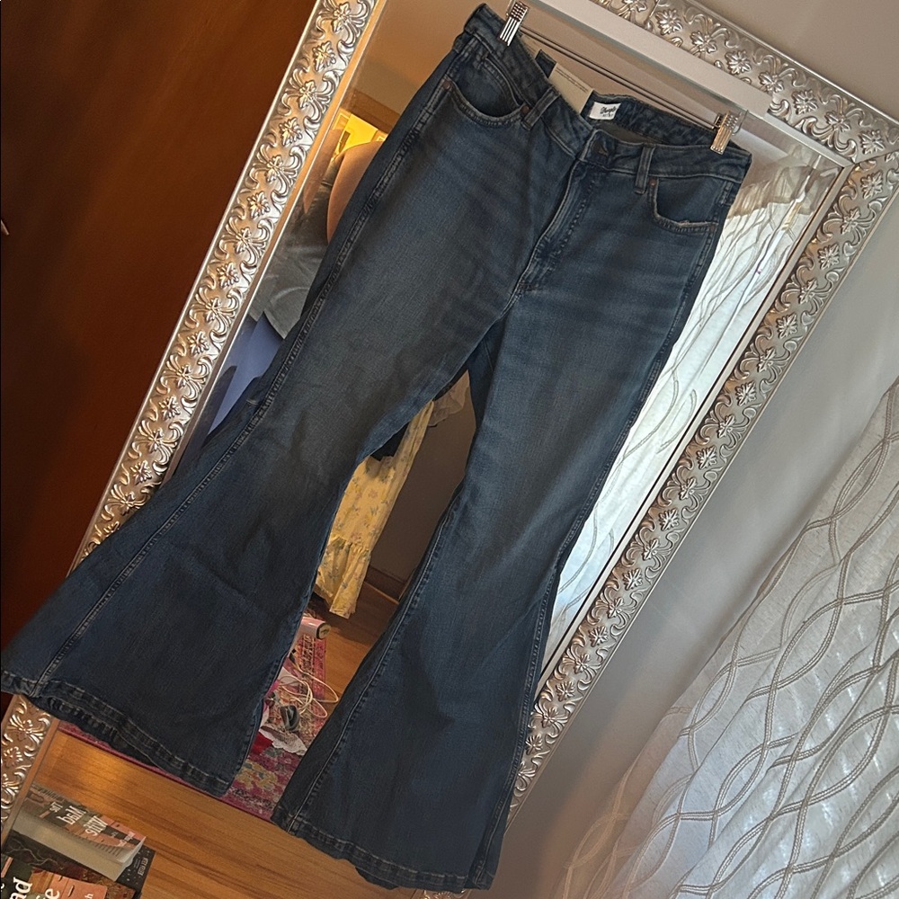 THE WRANGLER RETRO® PREMIUM JEAN: WOMEN'S HIGH RISE TRUMPET FLARE